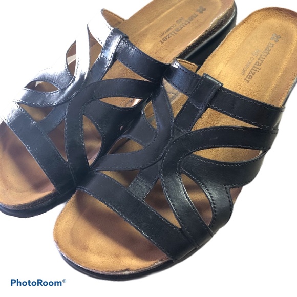 naturalizer narrow sandals